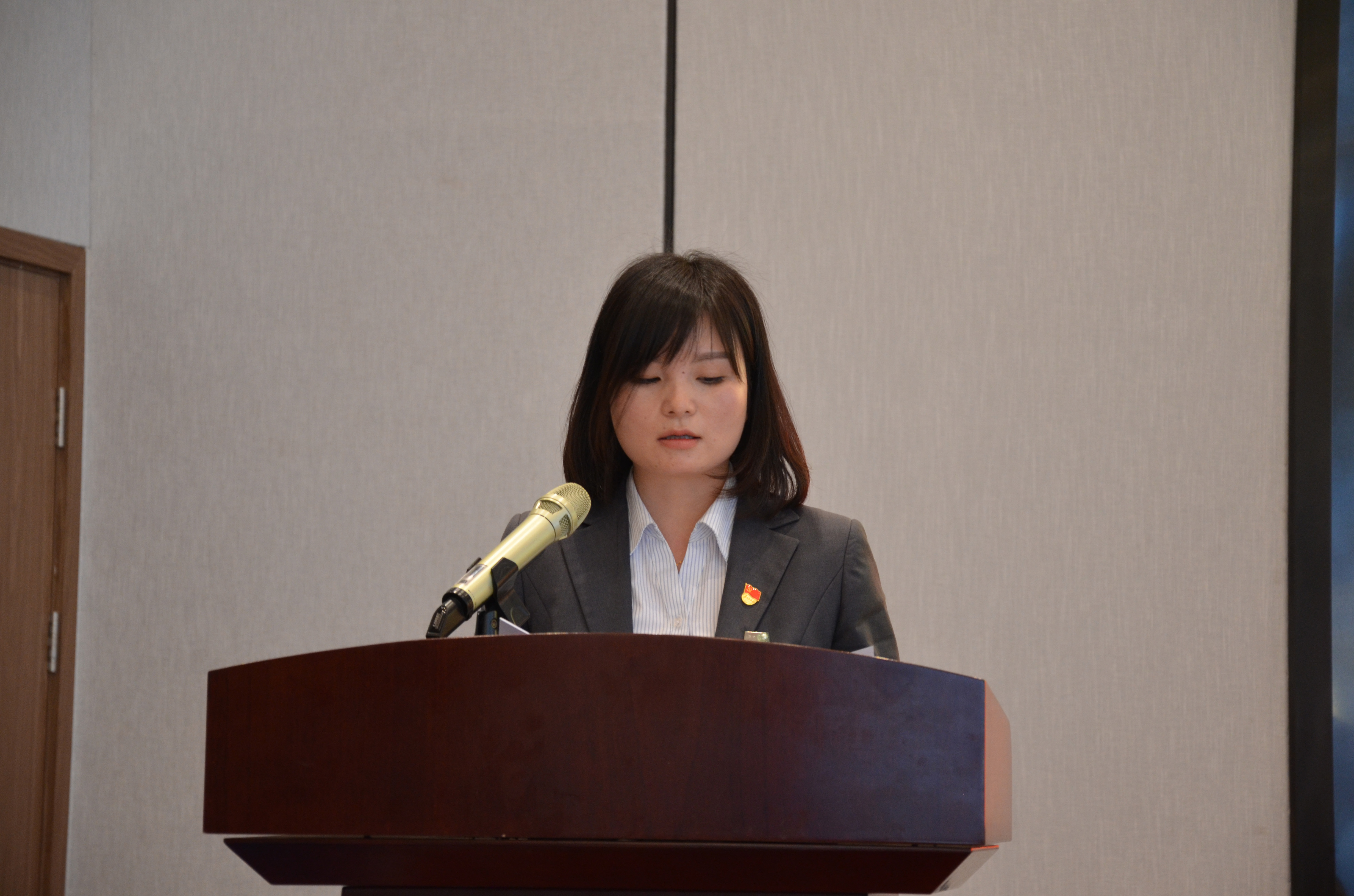 文婷.jpg 文婷.jpg