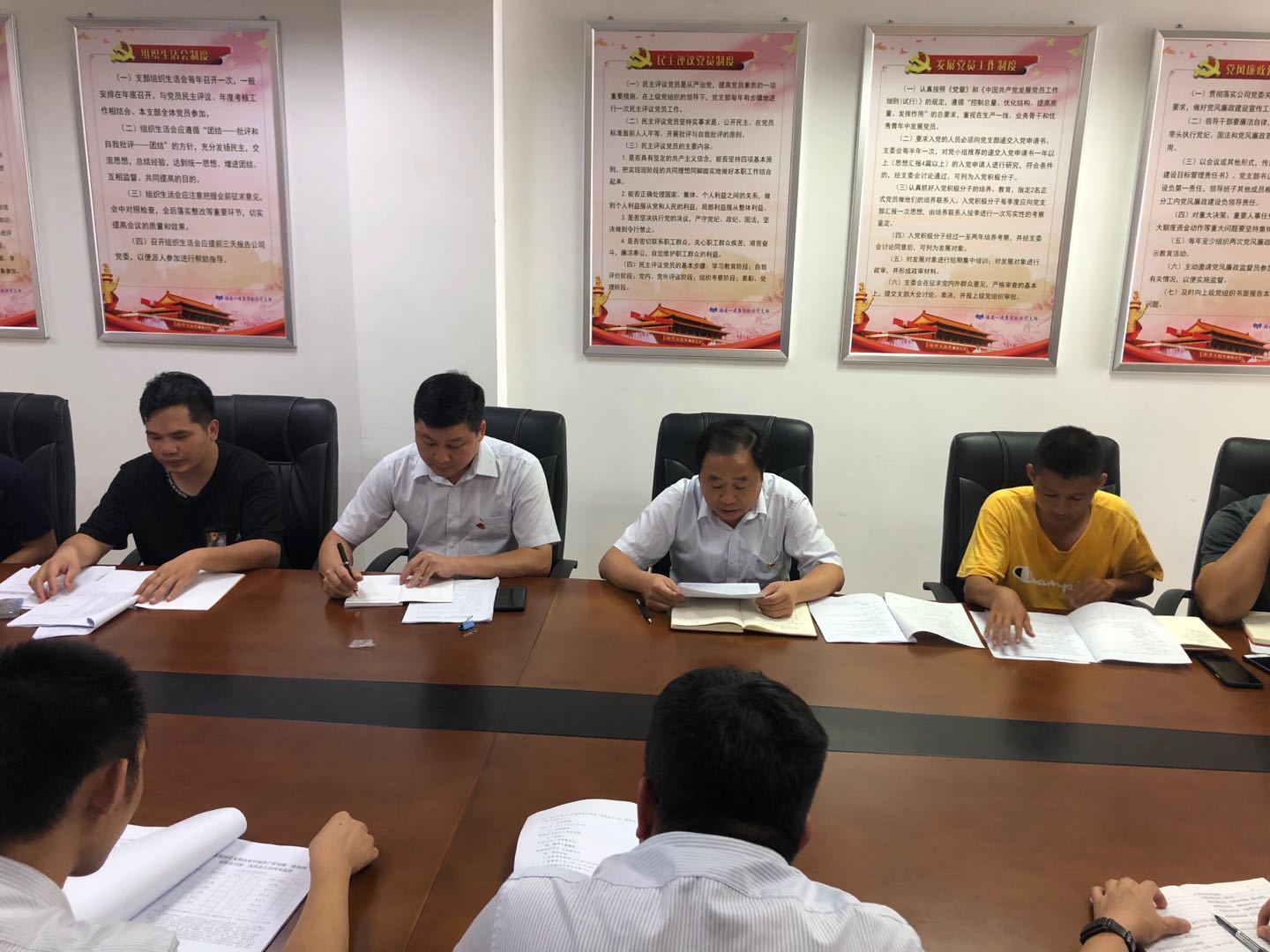 ��ίίԱ�����ǵ�ֱ������֧����ר�⵳�� (1).jpg